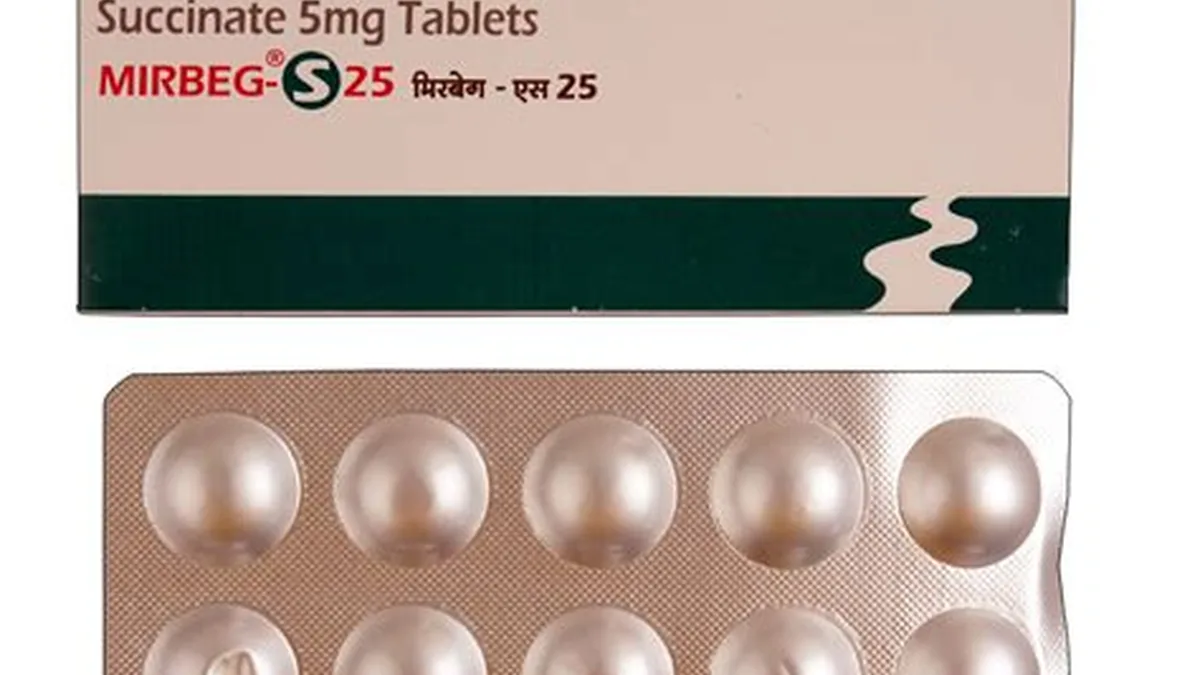 医生正在为患者解读布瑞索卡替25mg的用药方案和疗程盒数