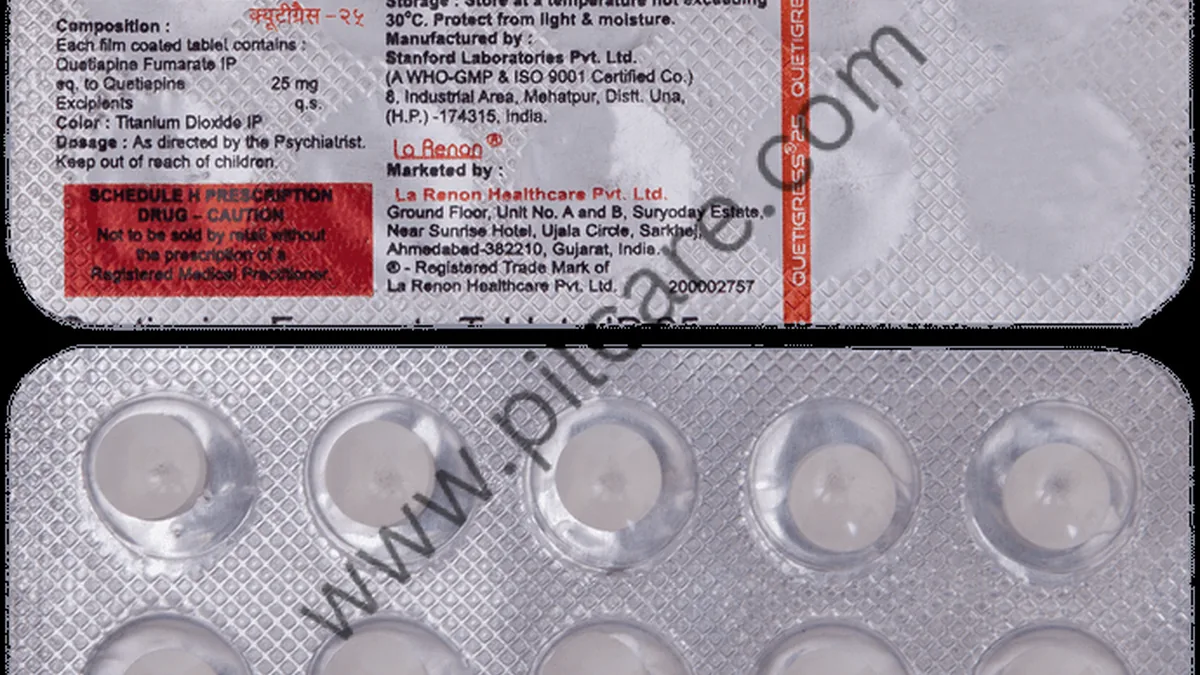 医生向患者解释布瑞索卡替25mg的服用方法,患者手持药盒和说明书